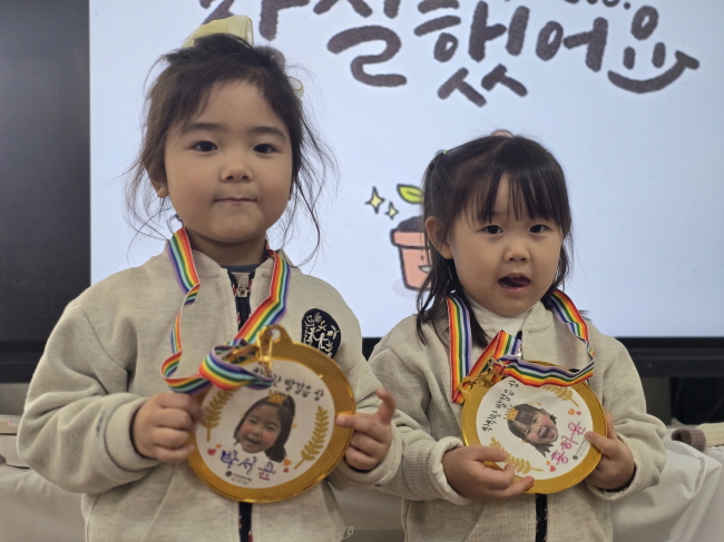 3월동안 씩씩하게 유치원에 온 아인스타인반 칭찬합니다!